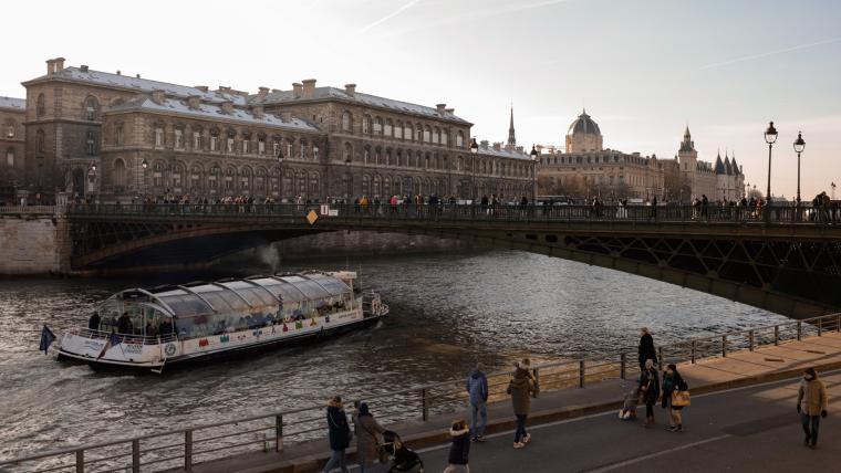 Des excrements dans la Seine Explication de la controverse