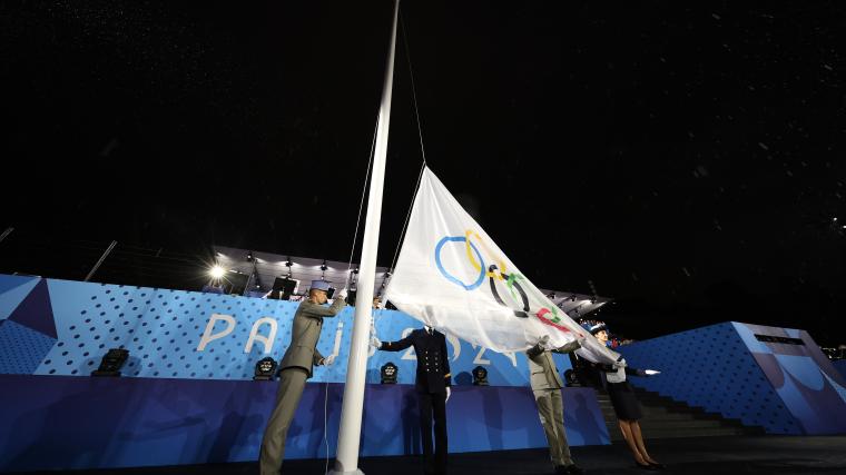 Drapeau olympique a lenvers les reseaux sociaux se moquent