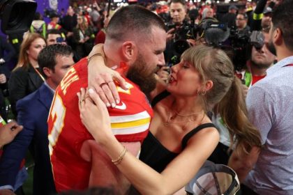 Karaoke de Travis Kelce la star des Chiefs dedie