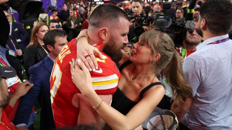 Karaoke de Travis Kelce la star des Chiefs dedie