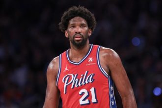 Pourquoi Joel Embiid fait il partie de lequipe americaine Explication