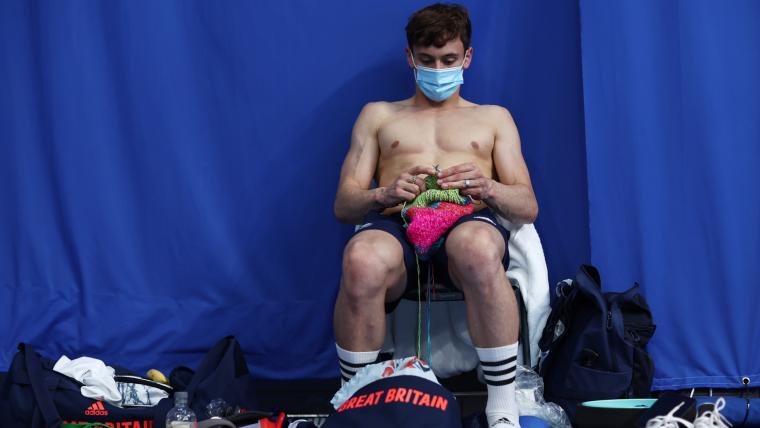 Pourquoi Tom Daley tricote t il aux Jeux olympiques Explication des