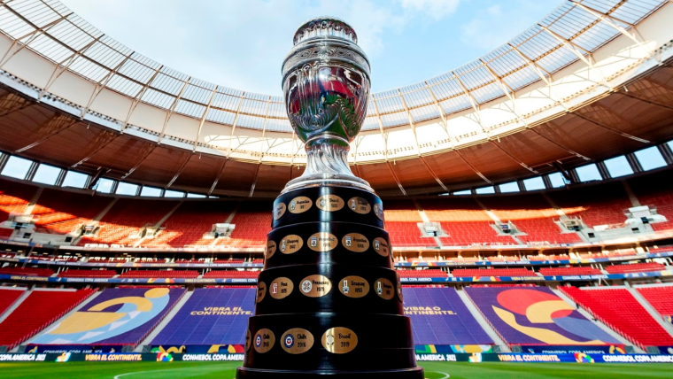 Trophee de la Copa America taille poids valeur et