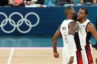 La communaute NBA reagit au retour epique de lequipe americaine