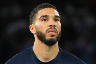 Pourquoi Jayson Tatum ne joue t il pas La star des